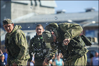 2 августа 2019 г., Барнаул. Екатерина Смолихина   Митингом и шествием отметили День ВДВ в Барнауле