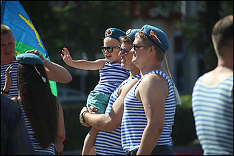 2 августа 2019 г., Барнаул. Екатерина Смолихина   Митингом и шествием отметили День ВДВ в Барнауле