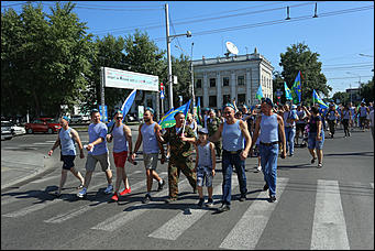 2 августа 2019 г., Барнаул. Екатерина Смолихина   Митингом и шествием отметили День ВДВ в Барнауле