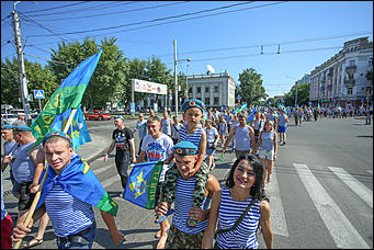 2 августа 2019 г., Барнаул. Екатерина Смолихина   Митингом и шествием отметили День ВДВ в Барнауле