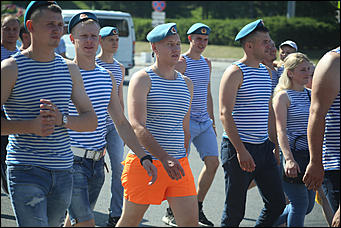 2 августа 2019 г., Барнаул. Екатерина Смолихина   Митингом и шествием отметили День ВДВ в Барнауле