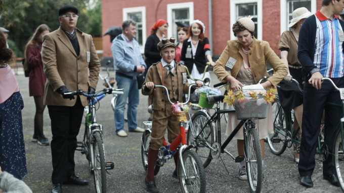 2 сентября 2017 г., Барнаул. Екатерина Смолихина   Элегантный юбилей: ретро-велопробег в пятый раз прошел в Барнауле