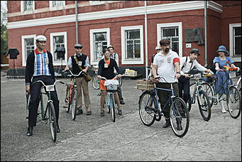 2 сентября 2017 г., Барнаул. Екатерина Смолихина   Элегантный юбилей: ретро-велопробег в пятый раз прошел в Барнауле