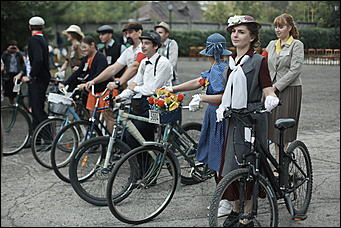 2 сентября 2017 г., Барнаул. Екатерина Смолихина   Элегантный юбилей: ретро-велопробег в пятый раз прошел в Барнауле
