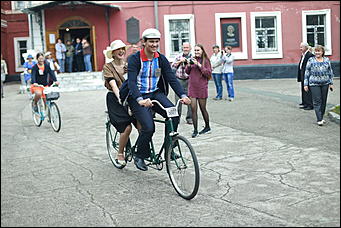 2 сентября 2017 г., Барнаул. Екатерина Смолихина   Элегантный юбилей: ретро-велопробег в пятый раз прошел в Барнауле