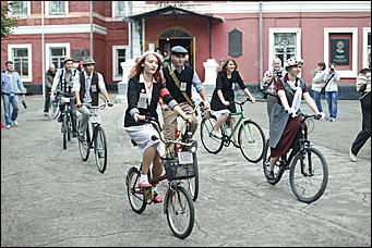 2 сентября 2017 г., Барнаул. Екатерина Смолихина   Элегантный юбилей: ретро-велопробег в пятый раз прошел в Барнауле