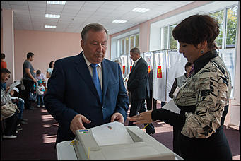 18 сентябрь 2016 г., Барнаул © Амител Вячеслав Мельников   Как проходят выборы-2016 в Барнауле? Фоторепортаж 