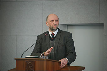 14 февраля 202 г., Барнаул. Екатерина Смолихина   Смех сквозь выборы. Как прошло избрание нового мэра Барнаула