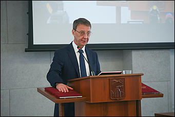 14 февраля 202 г., Барнаул. Екатерина Смолихина   Смех сквозь выборы. Как прошло избрание нового мэра Барнаула