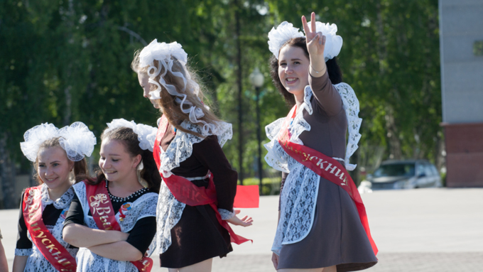 26 май 2016 г., Барнаул  &copy; Амител Вячеслав Мельников   Барнаульские выпускники на улицах города