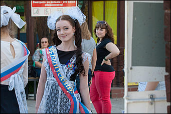 26 май 2016 г., Барнаул  © Амител Вячеслав Мельников   Барнаульские выпускники на улицах города