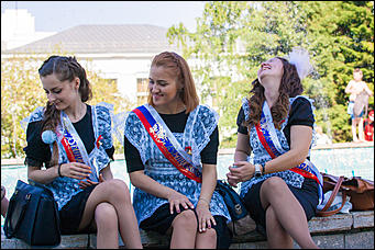 26 май 2016 г., Барнаул  © Амител Вячеслав Мельников   Барнаульские выпускники на улицах города