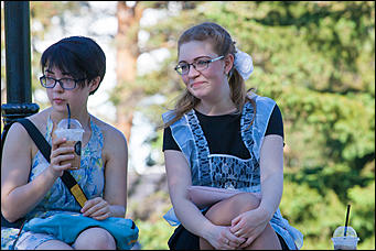 26 май 2016 г., Барнаул  © Амител Вячеслав Мельников   Барнаульские выпускники на улицах города