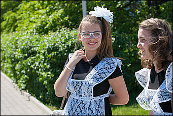 26 май 2016 г., Барнаул  © Амител Вячеслав Мельников   Барнаульские выпускники на улицах города