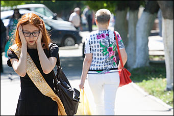 26 май 2016 г., Барнаул  © Амител Вячеслав Мельников   Барнаульские выпускники на улицах города