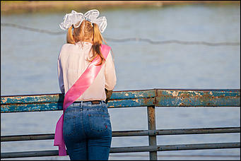 26 май 2016 г., Барнаул  © Амител Вячеслав Мельников   Барнаульские выпускники на улицах города