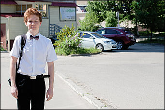 25 май 2016 г., Барнаул  © Амител Вячеслав Мельников   Цветы, банты, улыбки: последний звонок-2016 в Барнауле