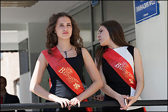 25 май 2016 г., Барнаул  © Амител Вячеслав Мельников   Цветы, банты, улыбки: последний звонок-2016 в Барнауле