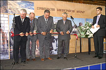 24 апреля 2007 г., Барнаул   Открытие XII специализированной выставки-ярмарки "Строительство. Благоустройство. Интерьер"