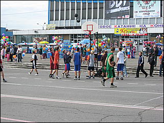 22 августа 2009 г., Барнаул   Праздник для первоклассников, выставка ретро-автомобилей и цветов в День рождения Барнаула