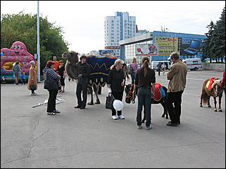22 августа 2009 г., Барнаул   Праздник для первоклассников, выставка ретро-автомобилей и цветов в День рождения Барнаула