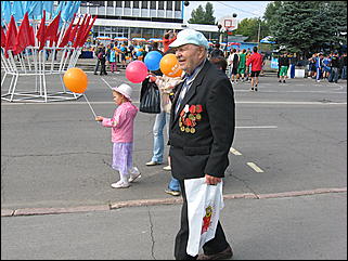 22 августа 2009 г., Барнаул   Праздник для первоклассников, выставка ретро-автомобилей и цветов в День рождения Барнаула