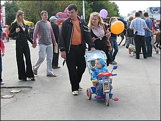 22 августа 2009 г., Барнаул   Праздник для первоклассников, выставка ретро-автомобилей и цветов в День рождения Барнаула