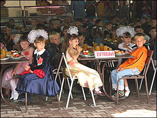 22 августа 2009 г., Барнаул   Праздник для первоклассников, выставка ретро-автомобилей и цветов в День рождения Барнаула