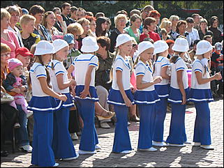 22 августа 2009 г., Барнаул   Праздник для первоклассников, выставка ретро-автомобилей и цветов в День рождения Барнаула