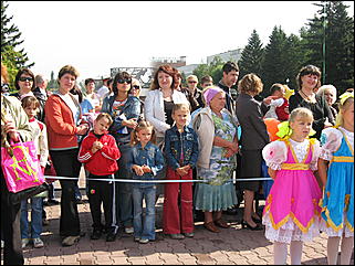 22 августа 2009 г., Барнаул   Праздник для первоклассников, выставка ретро-автомобилей и цветов в День рождения Барнаула