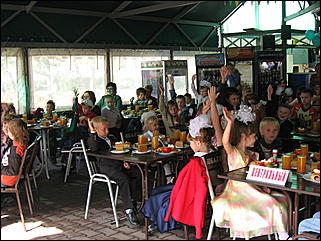 22 августа 2009 г., Барнаул   Праздник для первоклассников, выставка ретро-автомобилей и цветов в День рождения Барнаула