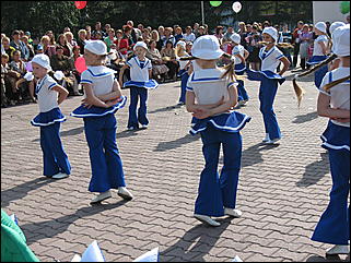 22 августа 2009 г., Барнаул   Праздник для первоклассников, выставка ретро-автомобилей и цветов в День рождения Барнаула