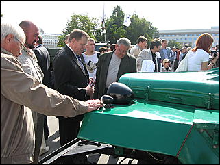 22 августа 2009 г., Барнаул   Праздник для первоклассников, выставка ретро-автомобилей и цветов в День рождения Барнаула