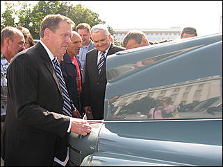 22 августа 2009 г., Барнаул   Праздник для первоклассников, выставка ретро-автомобилей и цветов в День рождения Барнаула