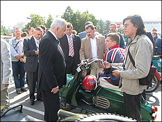 22 августа 2009 г., Барнаул   Праздник для первоклассников, выставка ретро-автомобилей и цветов в День рождения Барнаула