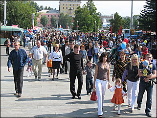 22 августа 2009 г., Барнаул   Праздник для первоклассников, выставка ретро-автомобилей и цветов в День рождения Барнаула