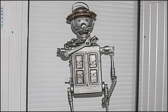 29 ноябрь 2016 г., Барнаул © Амител Вячеслав Мельников   Футуризм по-барнаульски, или Что можно сотворить из водопроводных шлангов, ключей и коряг