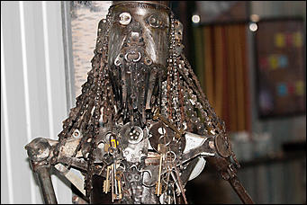 29 ноябрь 2016 г., Барнаул © Амител Вячеслав Мельников   Футуризм по-барнаульски, или Что можно сотворить из водопроводных шлангов, ключей и коряг