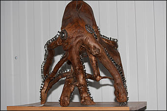 29 ноябрь 2016 г., Барнаул © Амител Вячеслав Мельников   Футуризм по-барнаульски, или Что можно сотворить из водопроводных шлангов, ключей и коряг