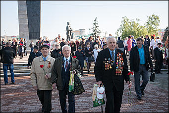 9 май 2016 г., Барнаул © Амител Вячеслав Мельников   Торжественное возложение цветов к Мемориалу Славы