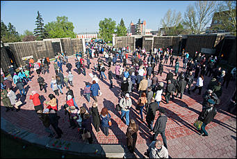 9 май 2016 г., Барнаул © Амител Вячеслав Мельников   Торжественное возложение цветов к Мемориалу Славы