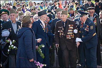 9 май 2016 г., Барнаул © Амител Вячеслав Мельников   Торжественное возложение цветов к Мемориалу Славы