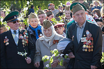 9 май 2016 г., Барнаул © Амител Вячеслав Мельников   Торжественное возложение цветов к Мемориалу Славы