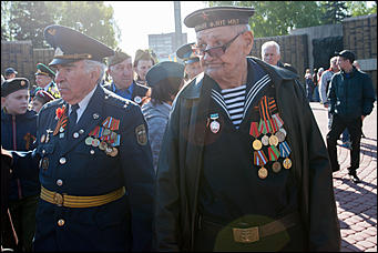 9 май 2016 г., Барнаул © Амител Вячеслав Мельников   Торжественное возложение цветов к Мемориалу Славы