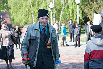 9 май 2016 г., Барнаул © Амител Вячеслав Мельников   Торжественное возложение цветов к Мемориалу Славы