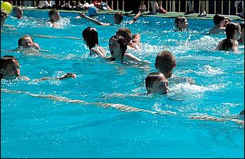 1 июня 2006 г, Барнаул   <P>Спортивный праздник среди воспитанников детских домов</P>