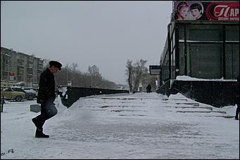 17 апреля 2008 г., Барнаул   "А снег идет..."