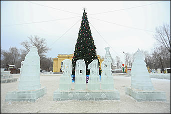 26 декабря 2017 г., Барнаул. Екатерина Смолихина   Будет и на нашей улице праздник: фотопрогулка по районным ёлкам Барнаула