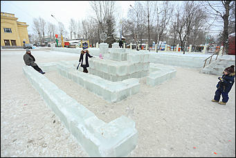 26 декабря 2017 г., Барнаул. Екатерина Смолихина   Будет и на нашей улице праздник: фотопрогулка по районным ёлкам Барнаула