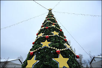 26 декабря 2017 г., Барнаул. Екатерина Смолихина   Будет и на нашей улице праздник: фотопрогулка по районным ёлкам Барнаула